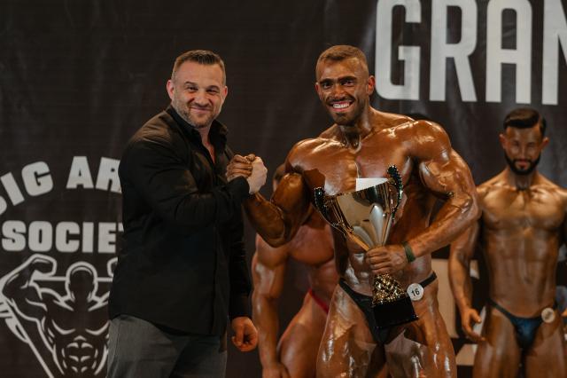 Organizatorul Cristi Tcaciuc și marele câștigător al Semtex Grand Prix 6,  Robert Bucatariu