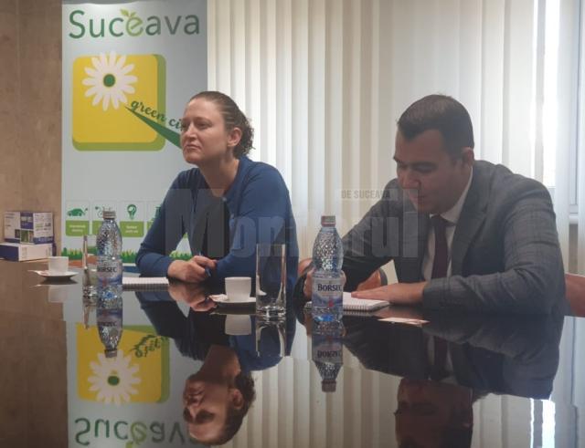 Ofițerul politic al Ambasadei SUA în România, Alexandra Shema, la întâlnirea cu primarul Sucevei, Ion Lungu