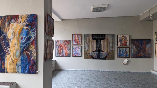 „Gânduri în zbor”, o călătorie „în suflet și rațiune”, pentru a descoperi crezul artistic al Luciei Pușcașu