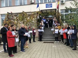 Angajații Casei de Pensii Suceava vor protesta zilnic, pe termen nelimitat, pentru a solicita egalizarea salariilor cu a celor din instituția centrală