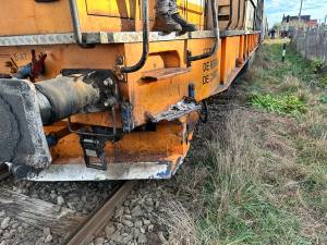 Mașină lovită de locomotiva trenului Suceava - Putna