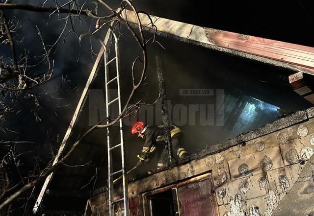 Pagube mari în urma unui incendiu izbucnit la o gospodărie