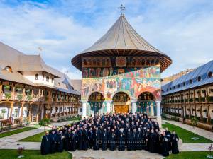 Întâlnirea clericilor din Protopopiatul Fălticeni în cadrul conferințelor preoțești anuale din Eparhia Sucevei și Rădăuților