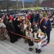 Autoritățile locale și judetene au fost întâmpinate cu pâine și sare la inaugurarea căminului cultural din Vatra Moldovitei