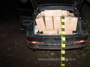 Un Audi Q7 urmărit de polițiștii de frontieră a fost găsit abandonat cu țigări în valoare de aproape 50.000 de euro