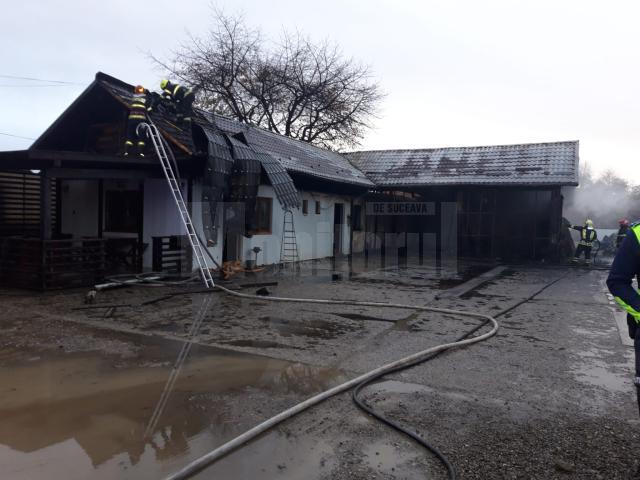 Incendiu puternic, duminică dimineață, la Mălini