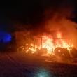 Incendiu puternic la o spălătorie, o vulcanizare auto și un magazin