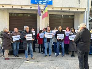 Continuă protestele la Casa de Asigurări de Sănătate.