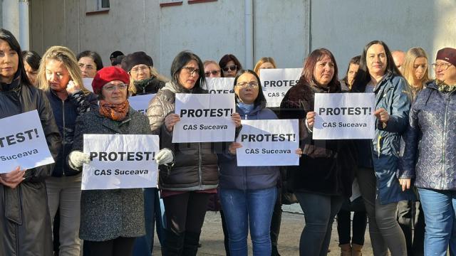 Continuă protestele la Casa de Asigurări de Sănătate.