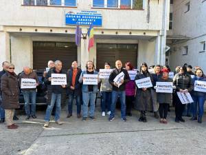 Continuă protestele la Casa de Asigurări de Sănătate