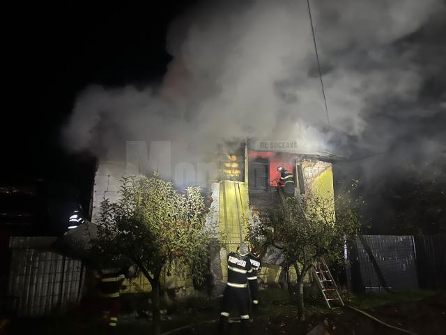 Un bărbat a suferit arsuri într-un incendiu izbucnit în plină noapte