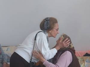 Sofia Vicoveanca sprijină bunicii de la Solca