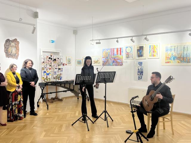 „Spiritul Pădurii”, o expoziție plină de culoare vernisată la Muzeul Arta Lemnului