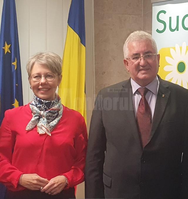 Ambasadorul Suediei, Therese Hydèn, împreună cu primarul Sucevei, Ion Lungu