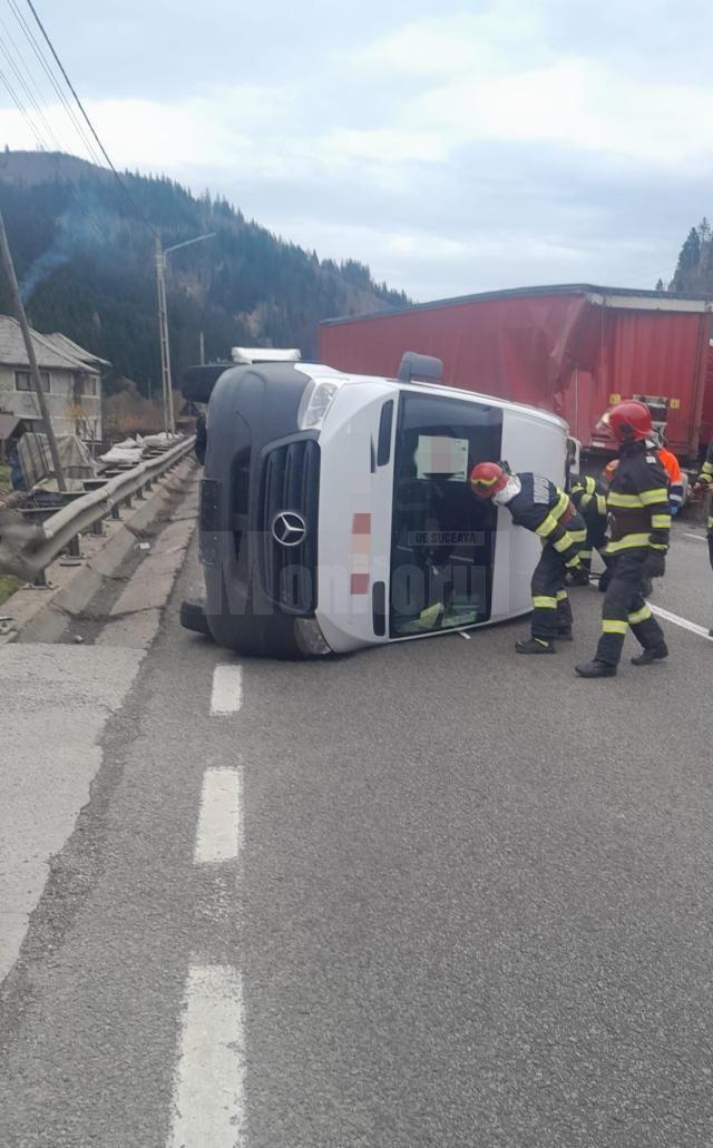 Plan Roșu declanșat în Suceava după un accident între un autocamion și un microbuz