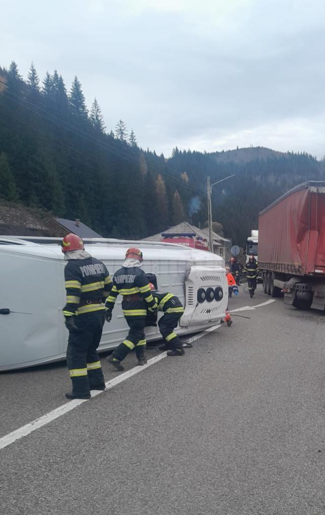 Plan Roșu declanșat în Suceava după un accident între un autocamion și un microbuz