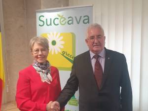 Ambasadorul Suediei, Therese Hydèn, împreună cu primarul Sucevei, Ion Lungu