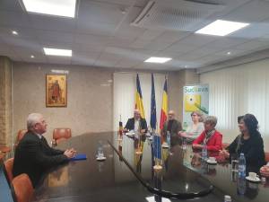 Delegația din Suedia, condusă de ambasadorul Therese Hydèn, alaturi de primarul Sucevei, Ion Lungu