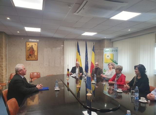 Delegația din Suedia, condusă de ambasadorul Therese Hydèn, alaturi de primarul Sucevei, Ion Lungu