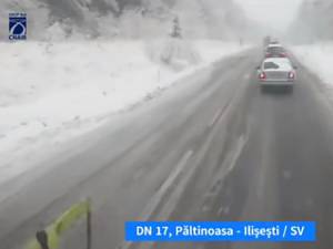 Primele ninsori abundente din acest sezon rece au îngreunat circulația pe drumurile naționale din județul Suceava