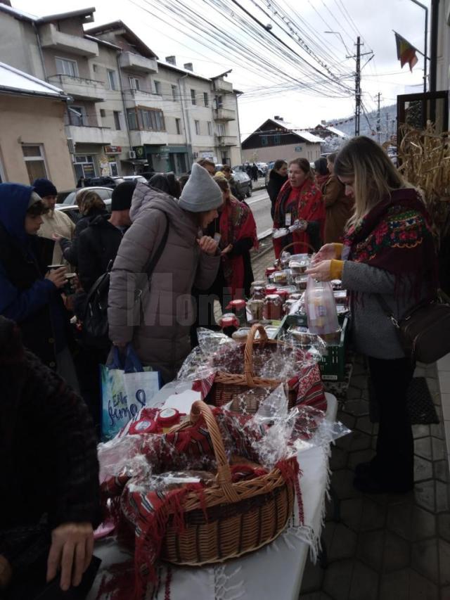 „Târgul de toamnă”, acțiune caritabilă la care au participat zeci de copii din Moldovița