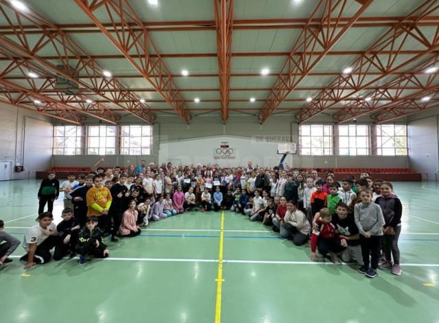 Primarul Ion Lungu, prezent în weekend la evenimentul sportiv „Aleargă pentru sănătatea ta”, organizat de Academia de Sport Suceava la Școala Gimnazială Nr. 11