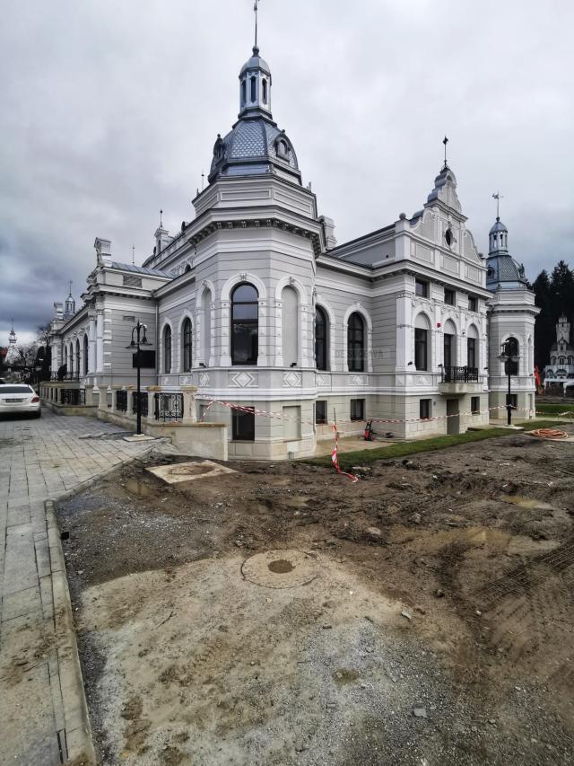 Lucrari la Cazinoul din Vatra Dornei pentru pregatirea Zilei Bucovinei