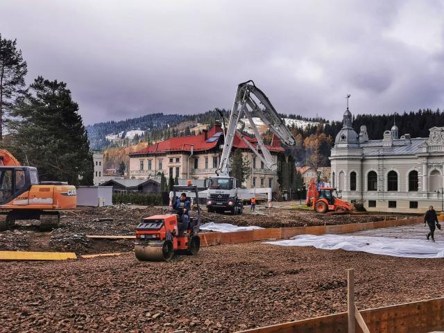 Lucrări la Cazinoul din Vatra Dornei pentru pregătirea Zilei Bucovinei