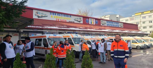 Personalul de la Ambulanța Suceava protestează în fața sediului față de noua lege a pensiilor