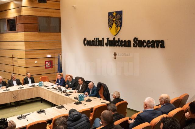 CJ Suceava a găzduit o ședință în care s-au prezentat stadiile proiectelor mari de infrastructură din județ