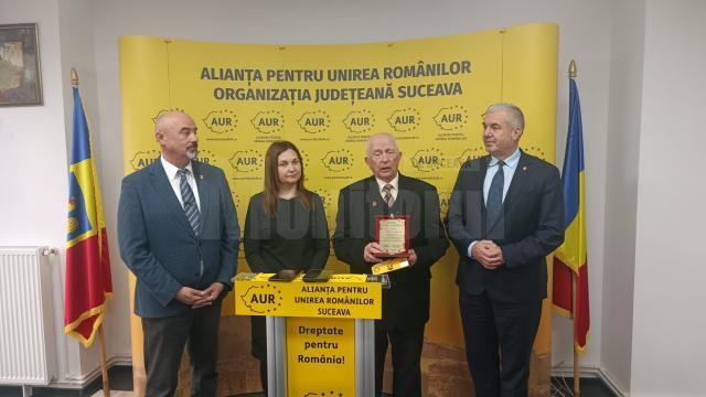 Dumitru Davidel a primit o placheta comemorativa de Ziua Bucovinei din parta AUR Suceava