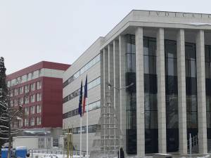 Un magistrat de drepturi și libertăți de la Judecătoria Rădăuți a decis să emită pe numele celor patru mandatele de arestare pentru 30 de zile