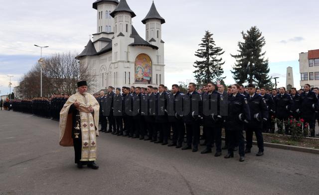 Ceremonia de absolvire şi avansare în gradul de sergent major a absolvenților Şcolii Militare de Subofiţeri de Jandarmi Fălticeni