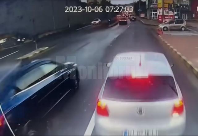 Mașina oprită brusc în fața autobuzului TPL, după ce l-a depășit pe cealaltă bandă