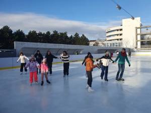 Patinoarul artificial Areni se deschide de marți, 28 Noiembrie, de Ziua Bucovinei