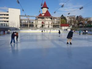 Patinoarul artificial Areni se deschide de marți, 28 Noiembrie, de Ziua Bucovinei