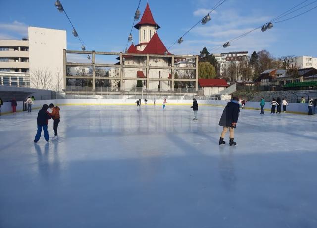 Patinoarul artificial Areni se deschide de marți, 28 Noiembrie, de Ziua Bucovinei