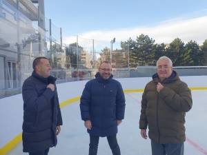 Patinoarul artificial Areni se deschide de marți, 28 Noiembrie, de Ziua Bucovinei