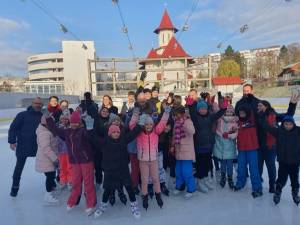 Patinoarul artificial Areni se deschide de marți, 28 Noiembrie, de Ziua Bucovinei