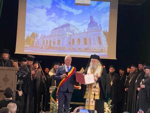 Patriarhul i-a acordat primarului de Suceava, Ion Lungu, Ordinul „Sfântul Cuvios Ioan Iacob de la Neamț, Noul Hozevit”