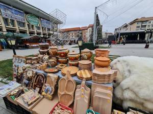 Târgul de Crăciun s-a deschis în centrul Sucevei, de Ziua Bucovinei