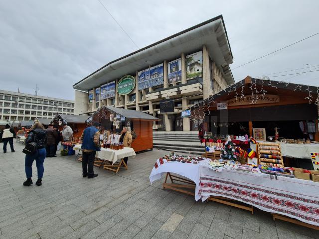 Târgul de Crăciun s-a deschis în centrul Sucevei, de Ziua Bucovinei