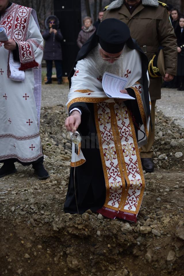 Punerea pietrei de temelie pentru Biserica cu hramurile „Sfântul Voievod Ștefan cel Mare” și „Sfânta Mare Muceniță Ecaterina” aparținând Colegiului Militar Național „Ștefan cel Mare” din Câmpulung Moldovenesc