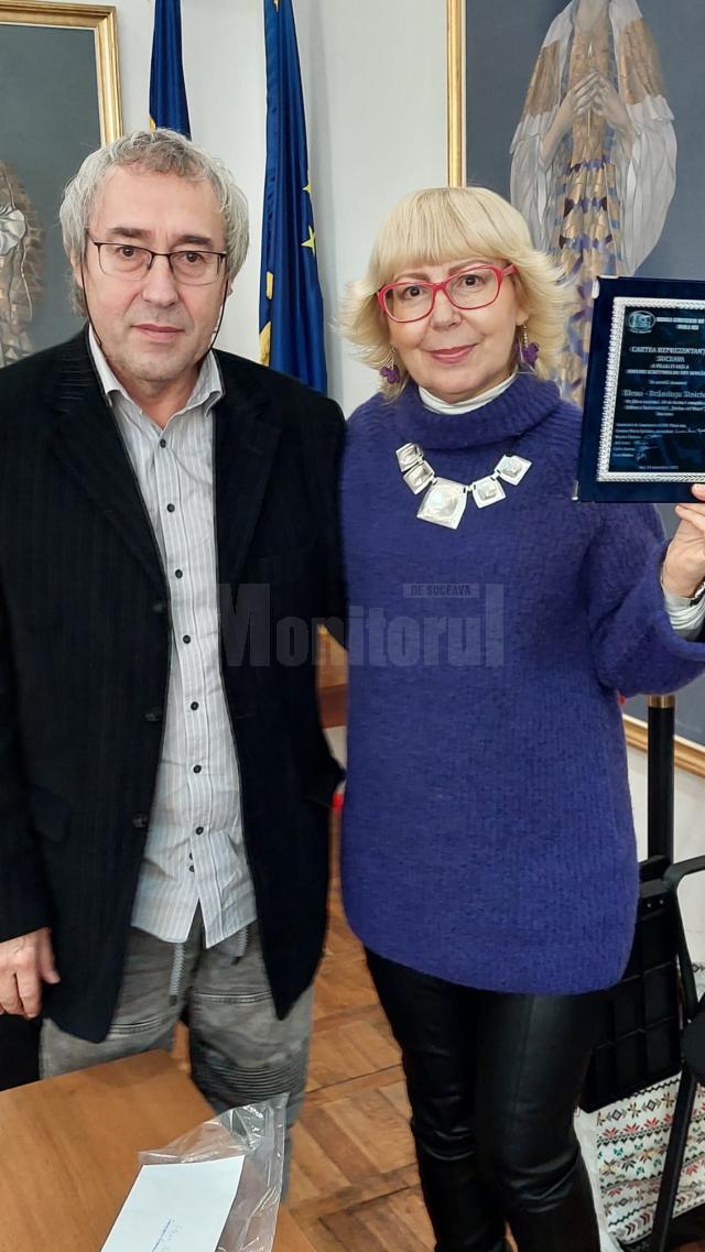 Scriitorul Marius Chelaru și prof.univ.dr. Elena Brândușa Steiciuc