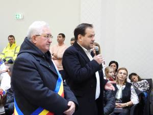 Primarul Sucevei, Ion Lungu și Elisei Bidu - reprezentantul companiei Simion Tehnoconstruct