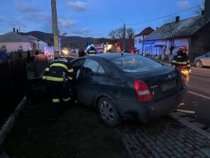 Căruță lovită de mașină