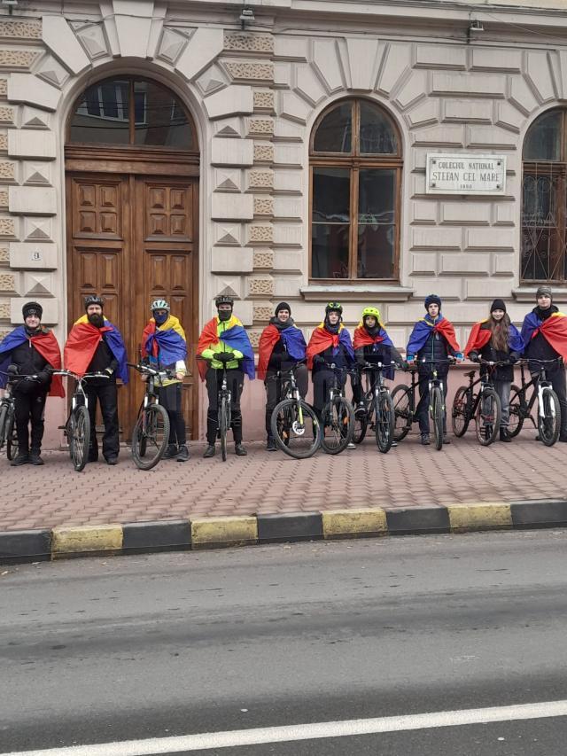 Asociația Tinerilor Ortodocși Suceveni a marcat Ziua Națională pe biciclete