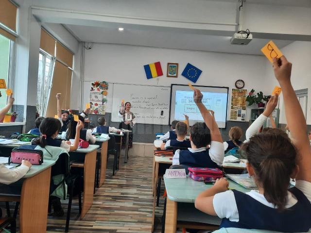 14 elevi și profesori de la Cernăuți, într-un schimb de experiență la Colegiul Național „Mihai Eminescu” Suceava