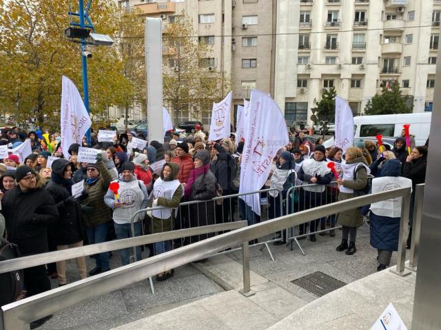 Grefierii suceveni s-au alăturat în număr mare colegilor din țară la mitingul de protest de la București