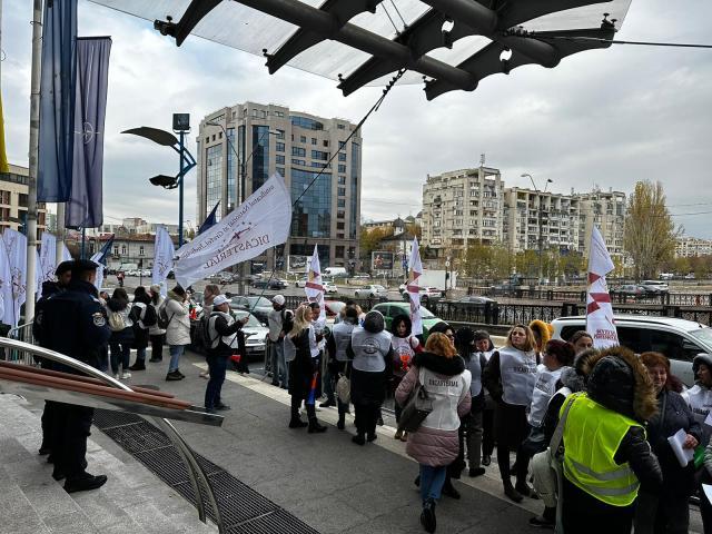 Grefierii suceveni s-au alăturat în număr mare colegilor din țară la mitingul de protest de la București